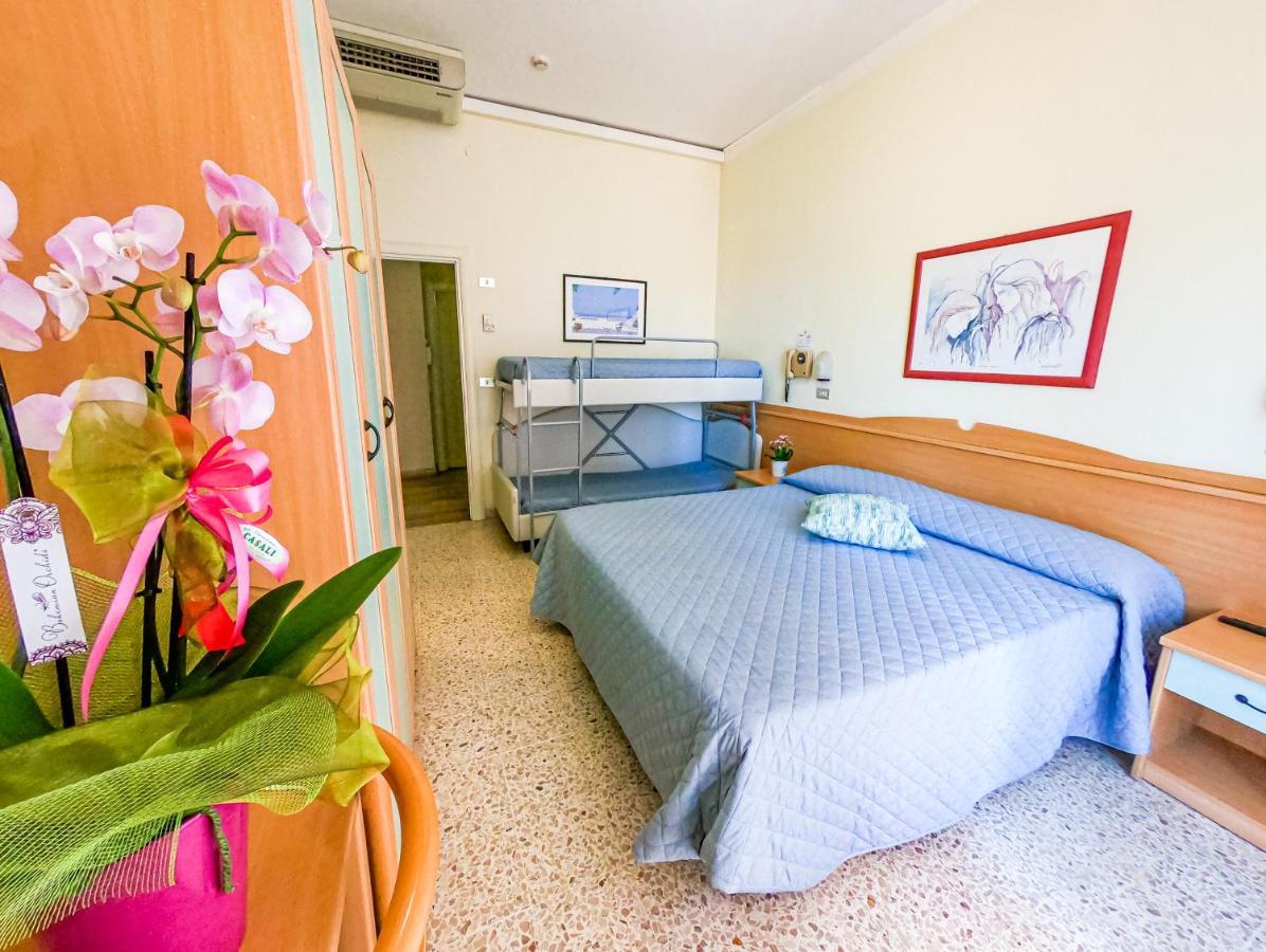 Hotel Simplon Bellaria-Igea Marina Quarto foto
