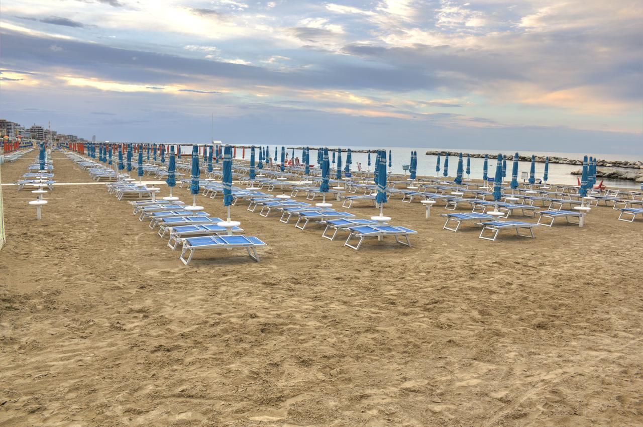 Hotel Simplon Bellaria-Igea Marina Exterior foto